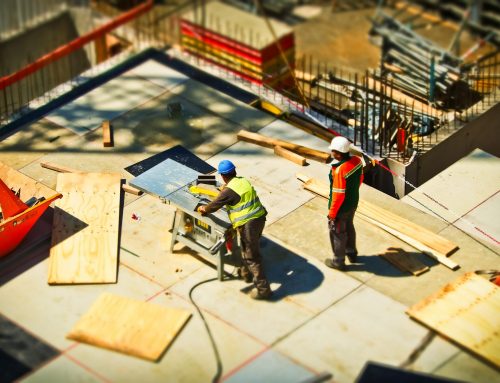 Podľa 75 % stavebných podnikov koronakríza ešte viac zhoršila zlú situáciu na trhu stavebných zákaziek; problémom je najmä stagnujúca verejná výstavba